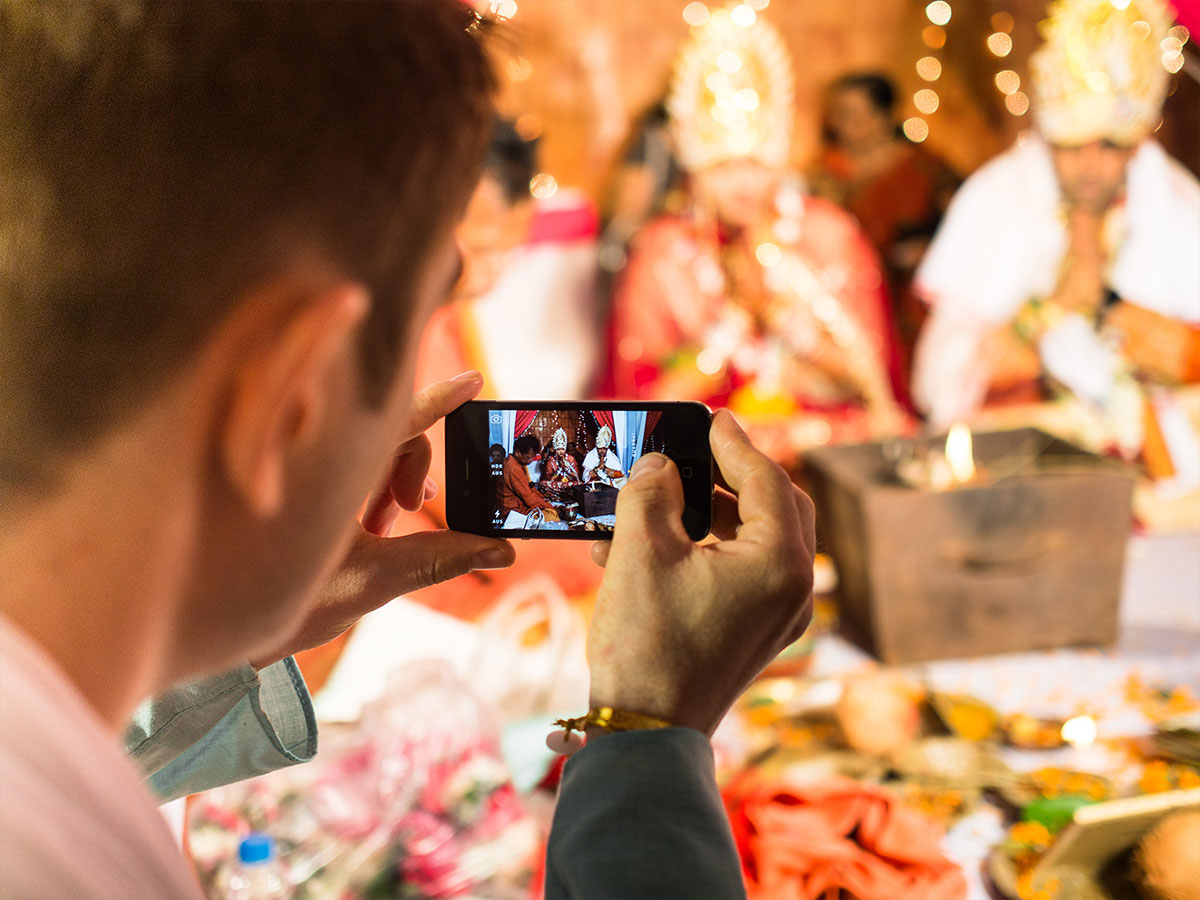 india_wedding_smartphone_picture