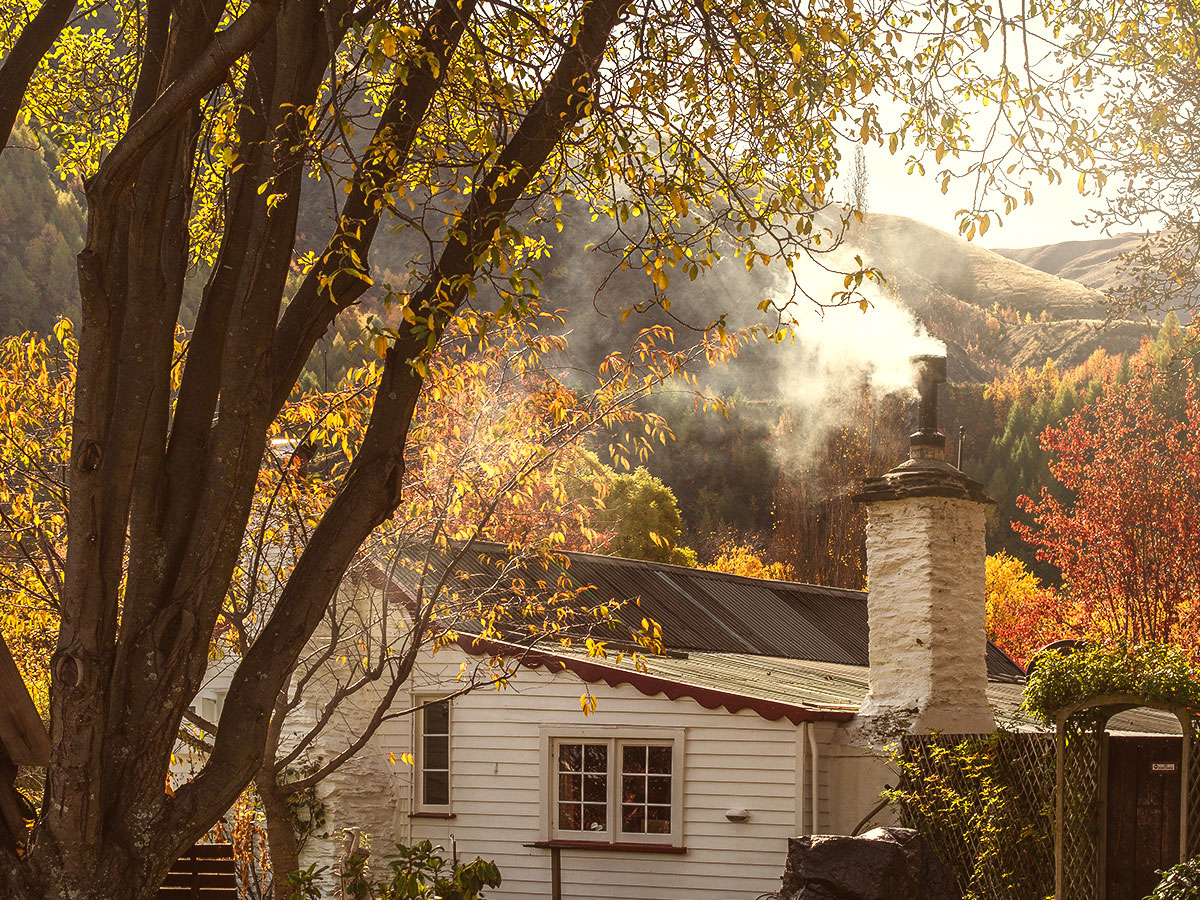 new-zealand-cottage-autumn