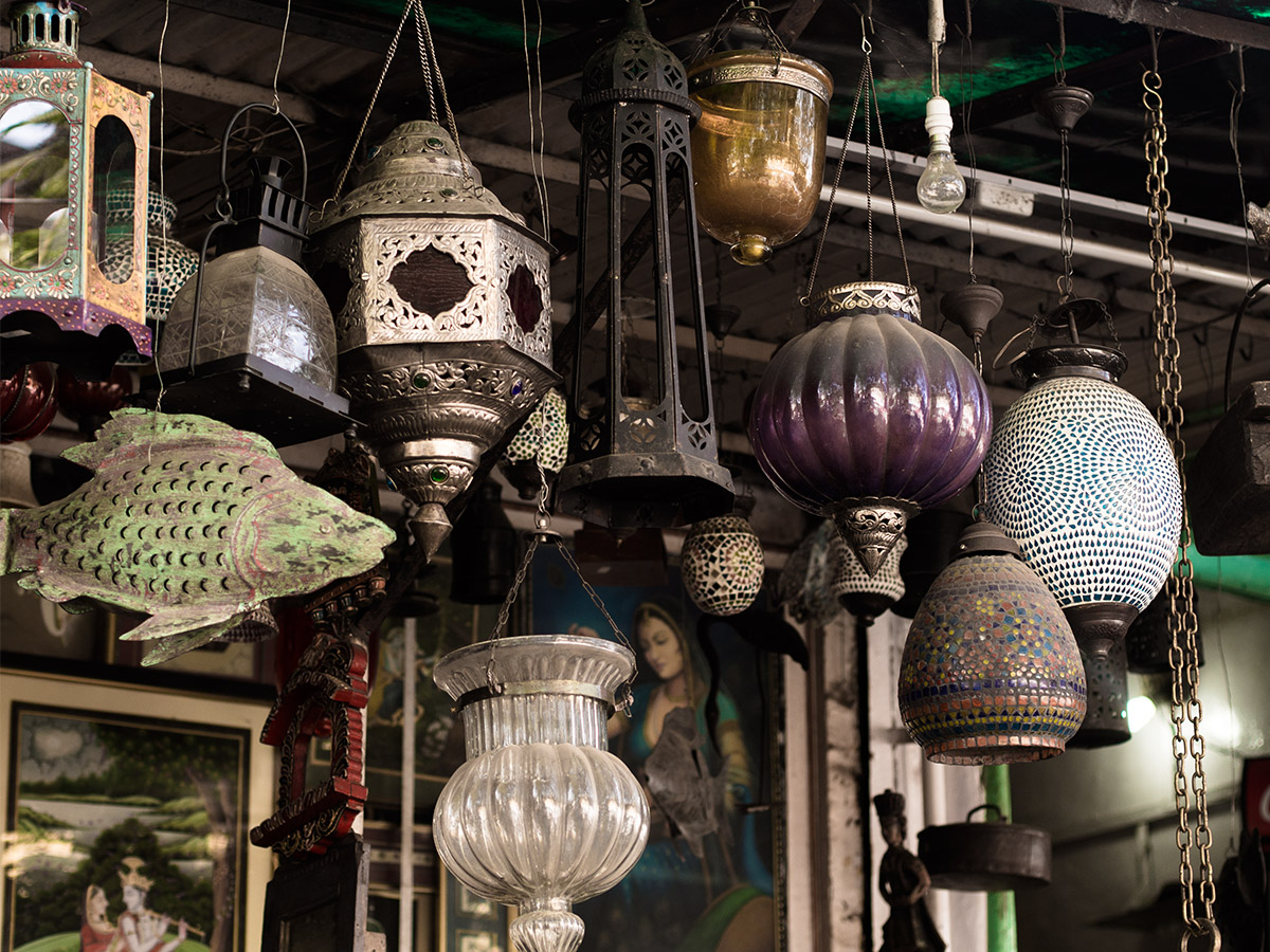 India_street_store_lamps