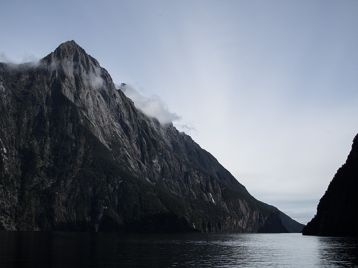 milford_sound_early_morning_new_zealand